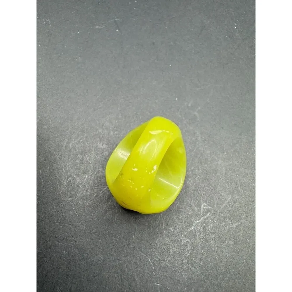 Jade vintage yellow